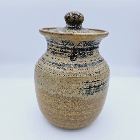 Neutral Colored Pottery with Lid - Picture 12 of 14